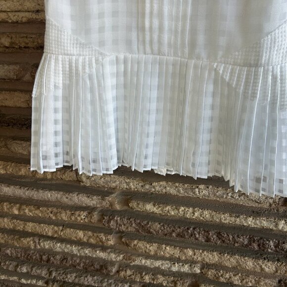 Banana Republic White Pleated Sleeveless Peplum Top Size 4 Petite - Picture 7 of 8